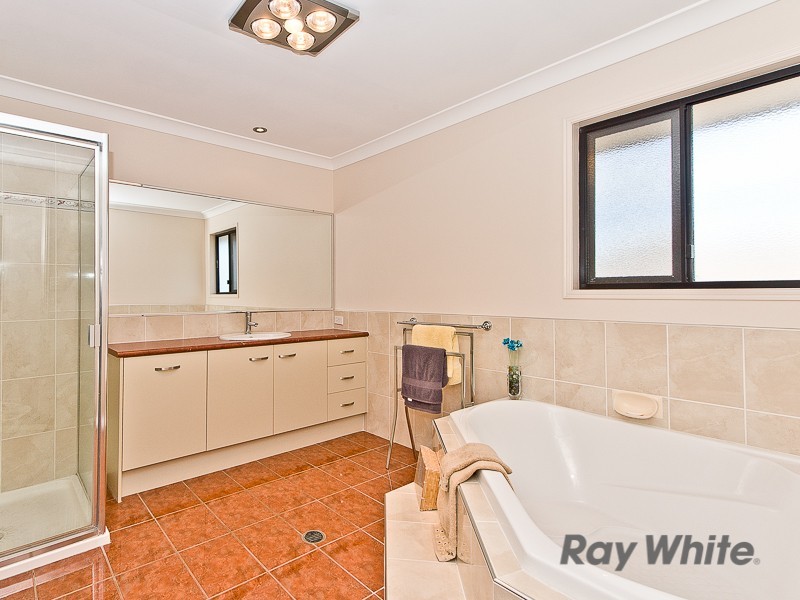 11 Azienda Place, Bridgeman Downs QLD 4035