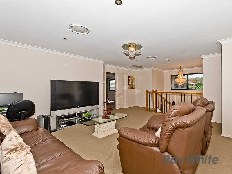 11 Azienda Place, Bridgeman Downs QLD 4035