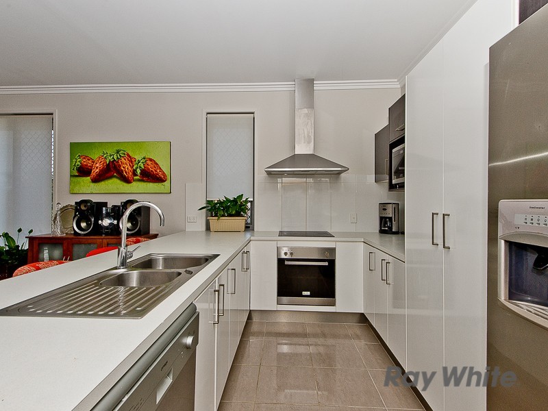 2 Denham Crescent, North Lakes QLD 4509