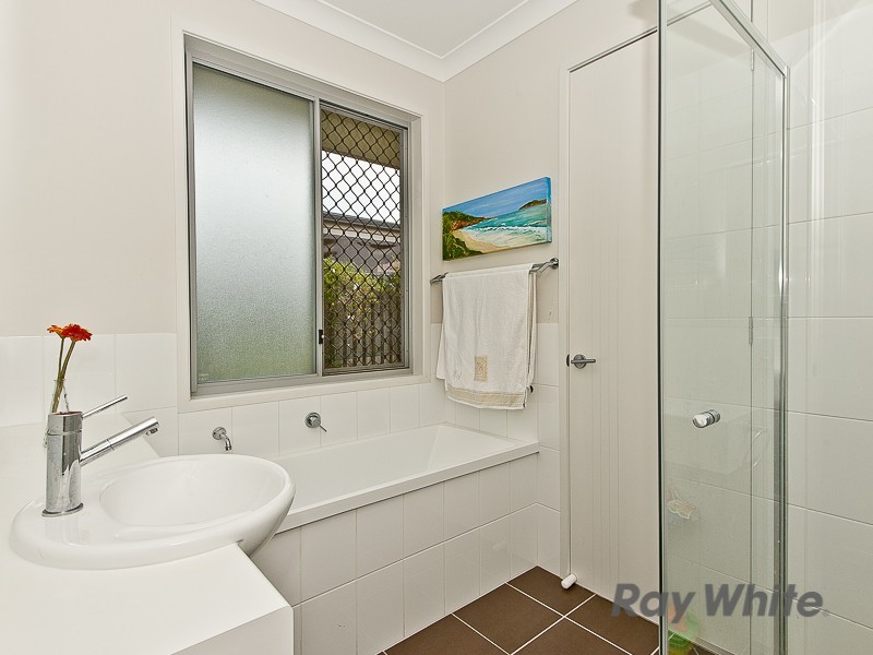 2 Denham Crescent, North Lakes QLD 4509
