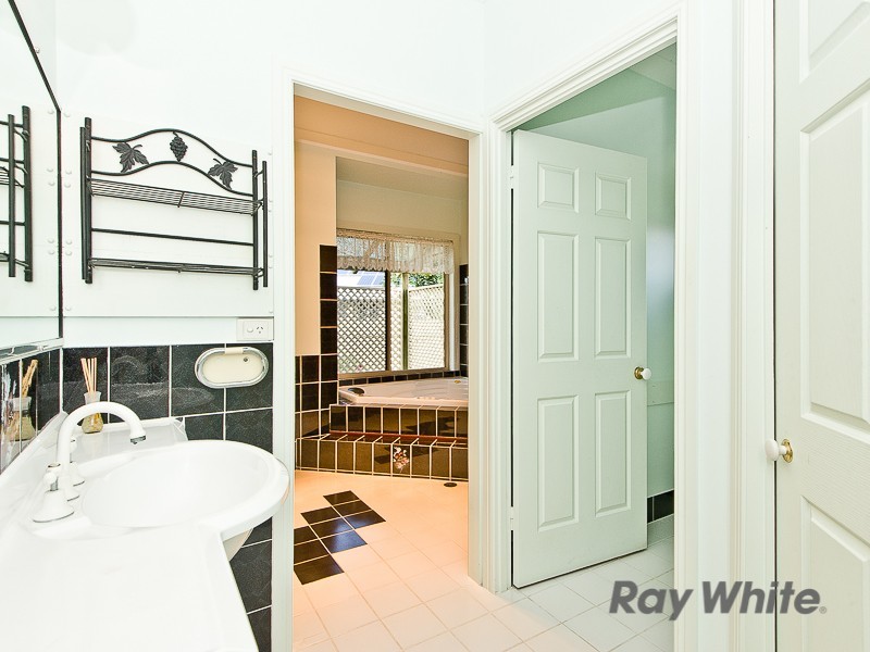 11 Grevillea Court, Rothwell QLD 4022