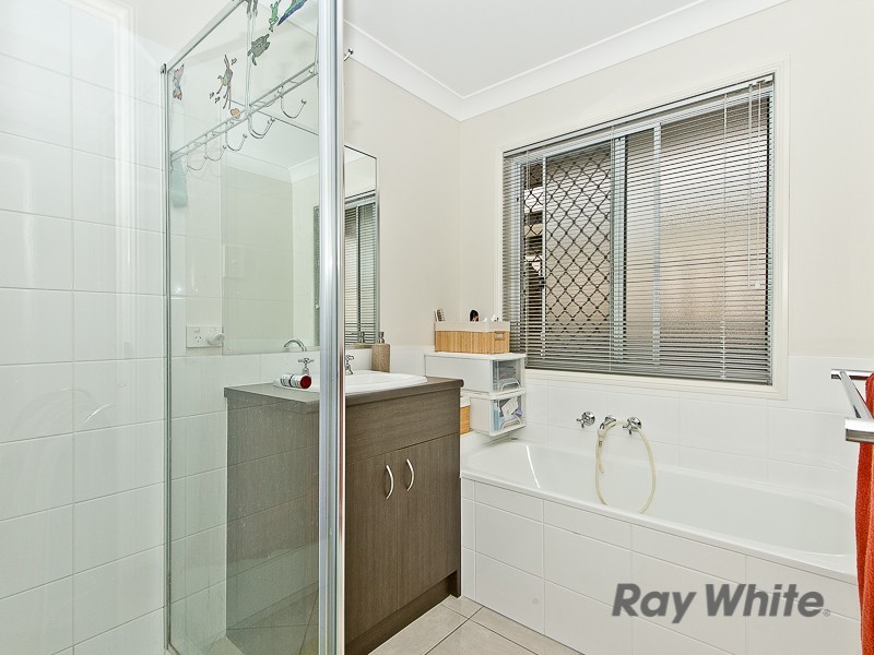 19 Williams Crescent, North Lakes QLD 4509