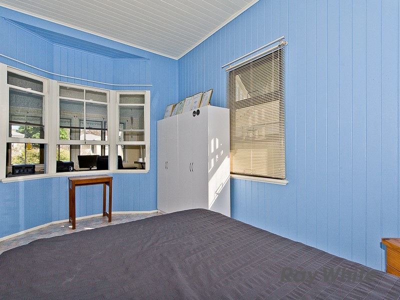 27 Kate Street, Shorncliffe QLD 4017