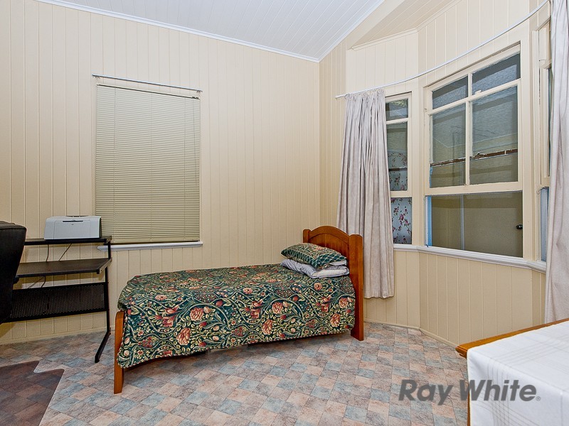 27 Kate Street, Shorncliffe QLD 4017