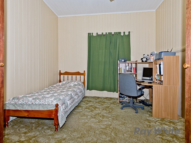 27 Kate Street, Shorncliffe QLD 4017