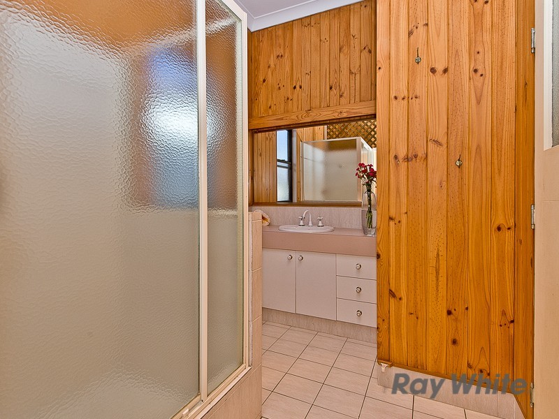 27 Kate Street, Shorncliffe QLD 4017