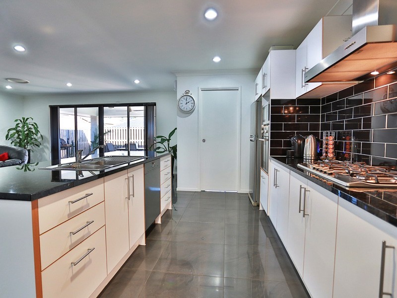 3 Ravenbourne Street, Fitzgibbon QLD 4018