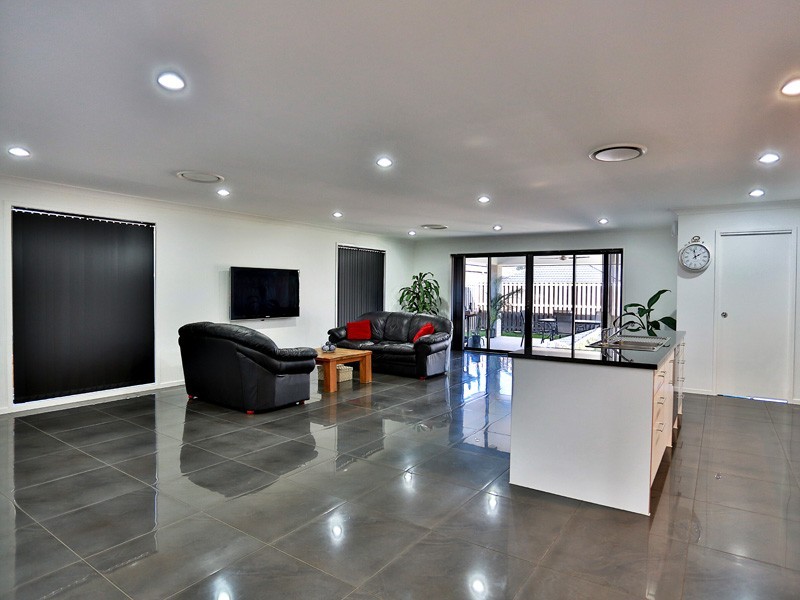 3 Ravenbourne Street, Fitzgibbon QLD 4018
