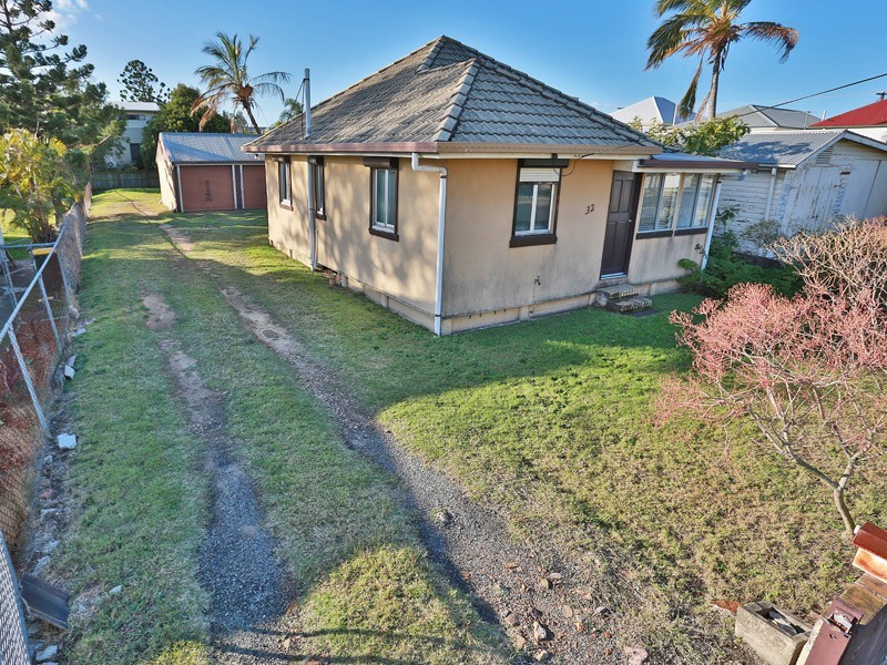 32 Eleventh Avenue, Brighton QLD 4017
