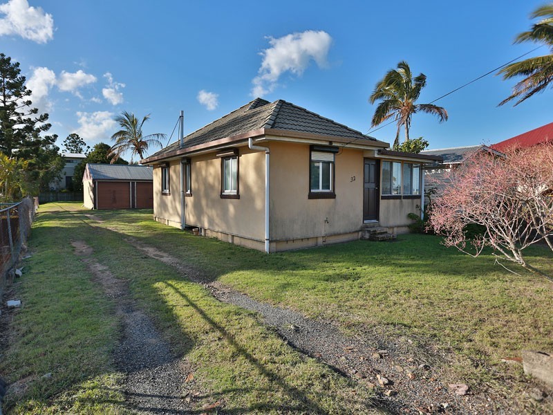 32 Eleventh Avenue, Brighton QLD 4017