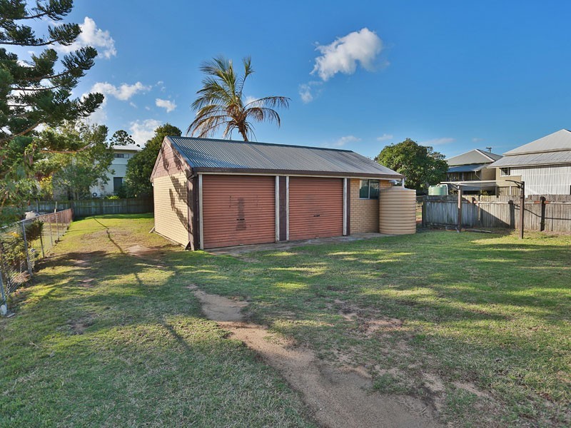 32 Eleventh Avenue, Brighton QLD 4017