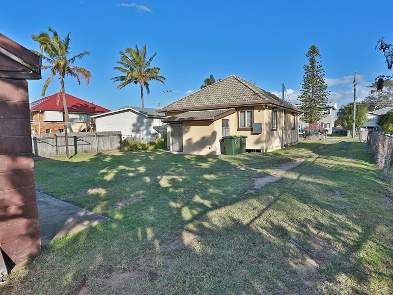 32 Eleventh Avenue, Brighton QLD 4017