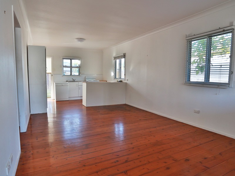32 Eleventh Avenue, Brighton QLD 4017