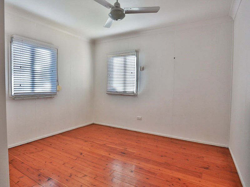 32 Eleventh Avenue, Brighton QLD 4017