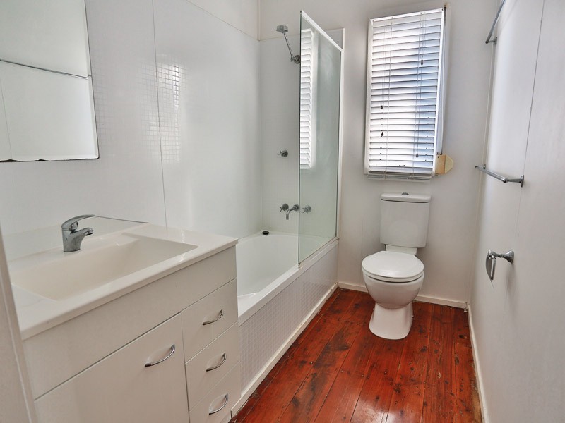 32 Eleventh Avenue, Brighton QLD 4017