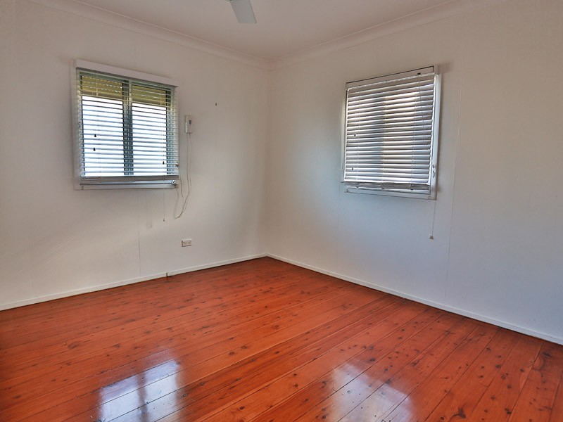 32 Eleventh Avenue, Brighton QLD 4017