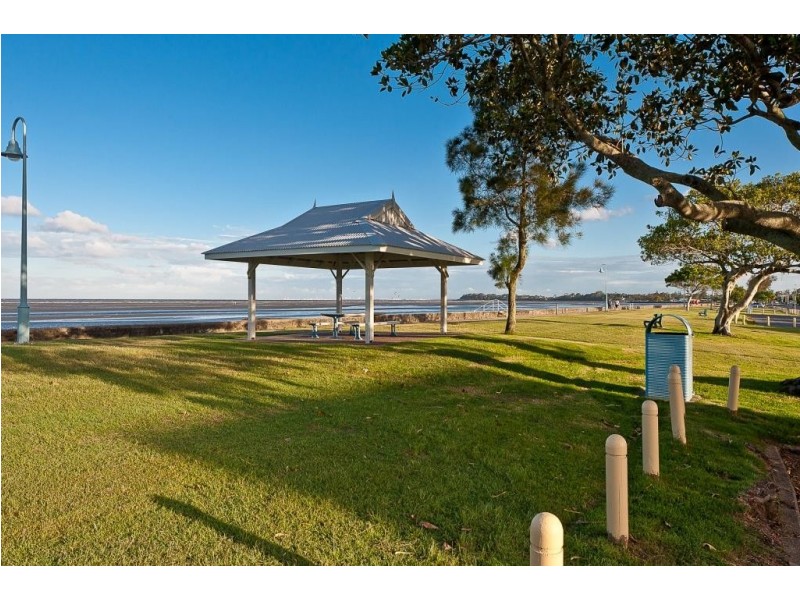 32 Eleventh Avenue, Brighton QLD 4017