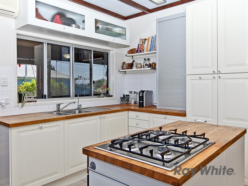 98 Shorncliffe Parade, Shorncliffe QLD 4017