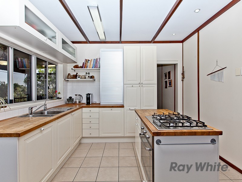 98 Shorncliffe Parade, Shorncliffe QLD 4017