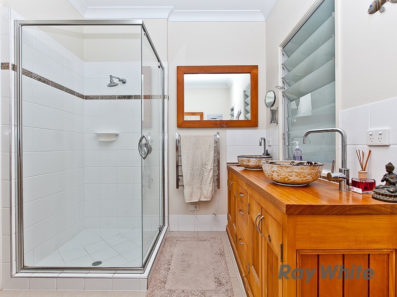 98 Shorncliffe Parade, Shorncliffe QLD 4017