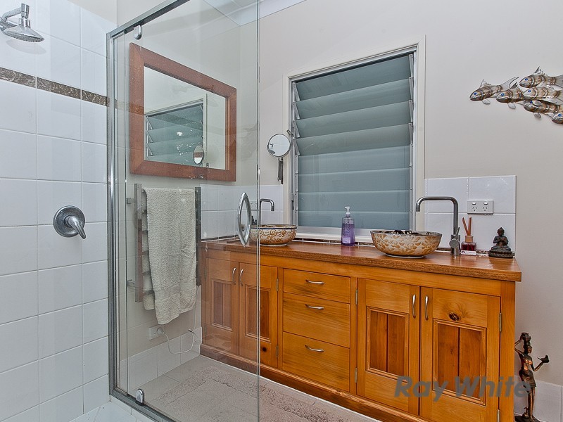 98 Shorncliffe Parade, Shorncliffe QLD 4017