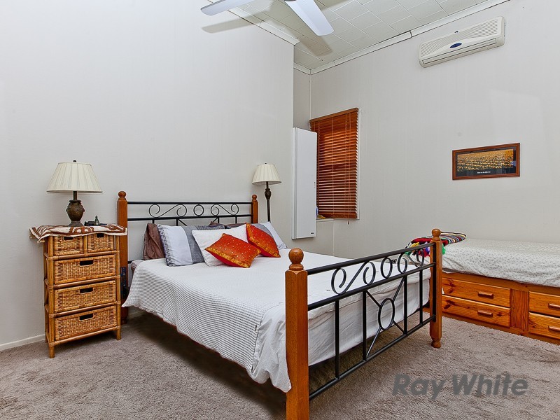 98 Shorncliffe Parade, Shorncliffe QLD 4017