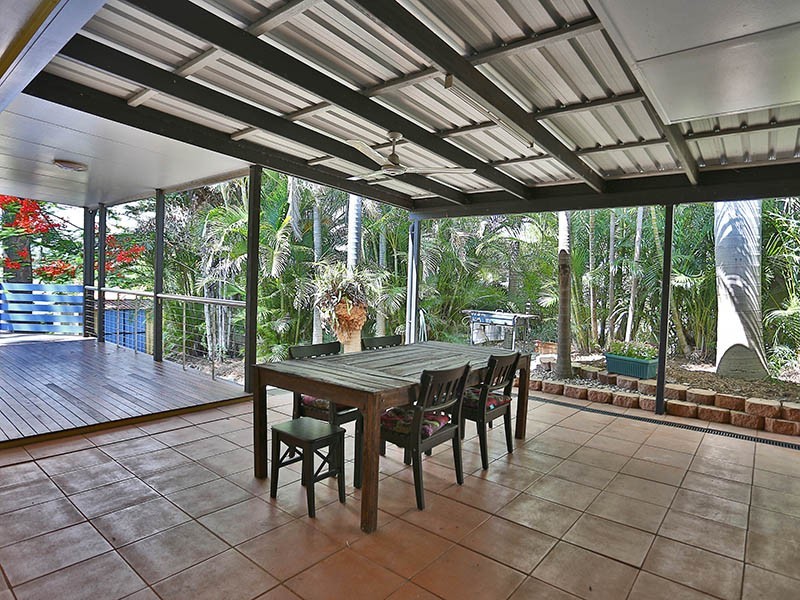 1 Lindfield Drive, Petrie QLD 4502