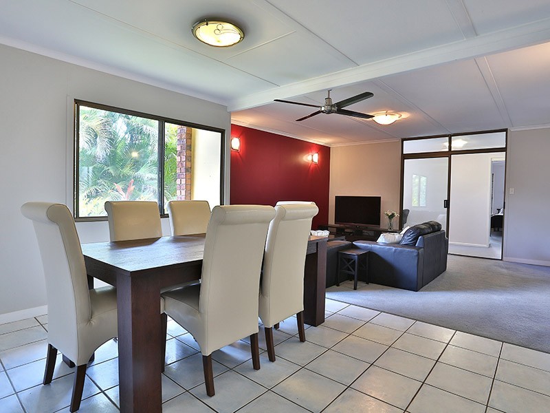 1 Lindfield Drive, Petrie QLD 4502