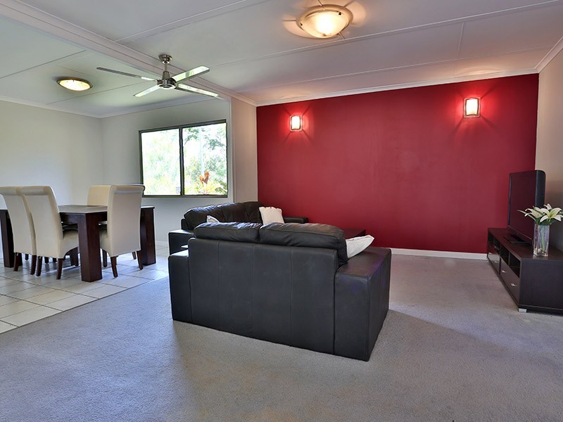 1 Lindfield Drive, Petrie QLD 4502