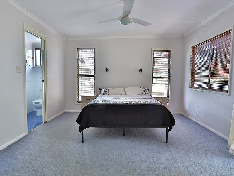 1 Lindfield Drive, Petrie QLD 4502