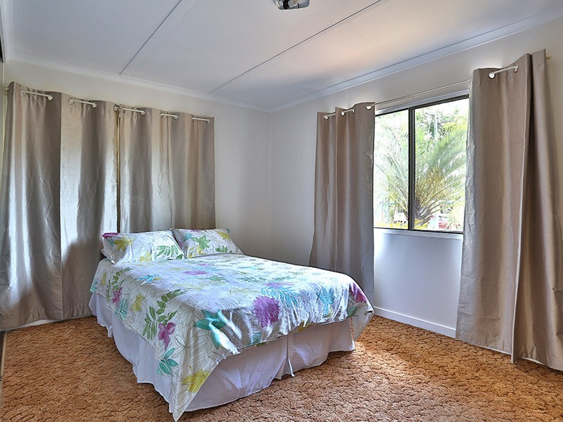 1 Lindfield Drive, Petrie QLD 4502