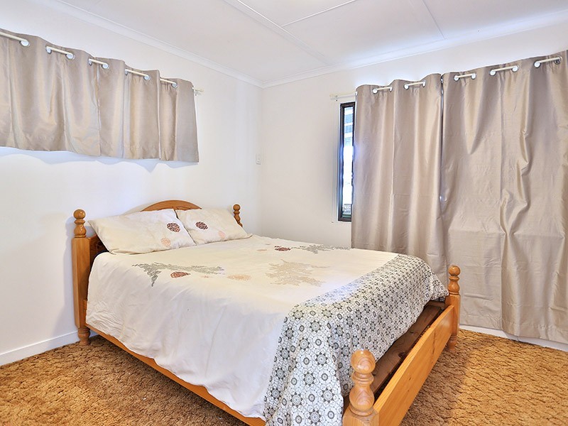 1 Lindfield Drive, Petrie QLD 4502