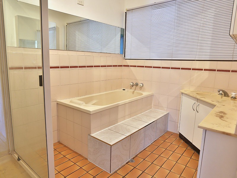 1 Lindfield Drive, Petrie QLD 4502