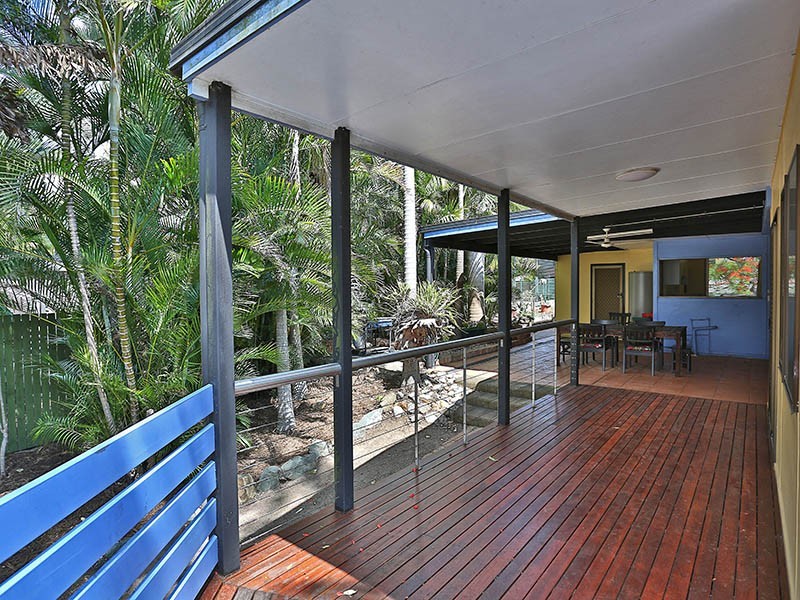 1 Lindfield Drive, Petrie QLD 4502