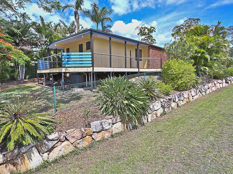 1 Lindfield Drive, Petrie QLD 4502