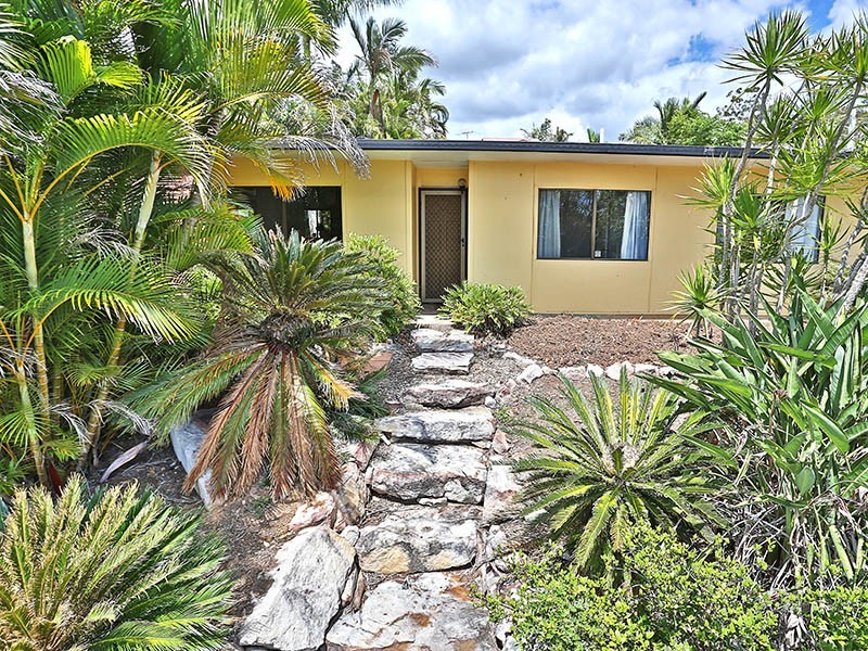 1 Lindfield Drive, Petrie QLD 4502