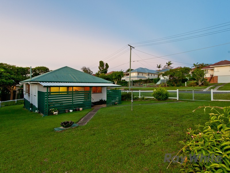 2 Nind Street, Wavell Heights QLD 4012