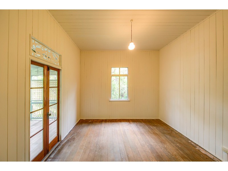 77 Baskerville Street, Brighton QLD 4017