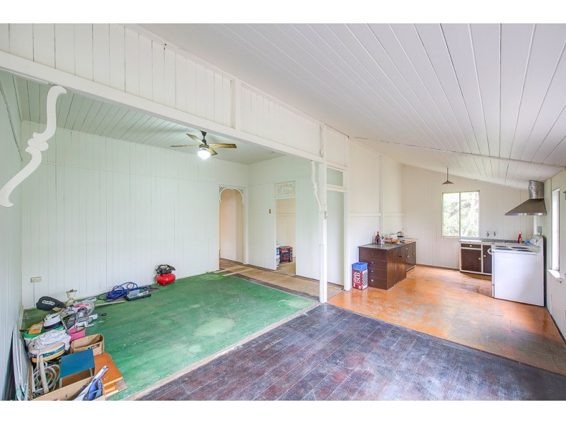77 Baskerville Street, Brighton QLD 4017