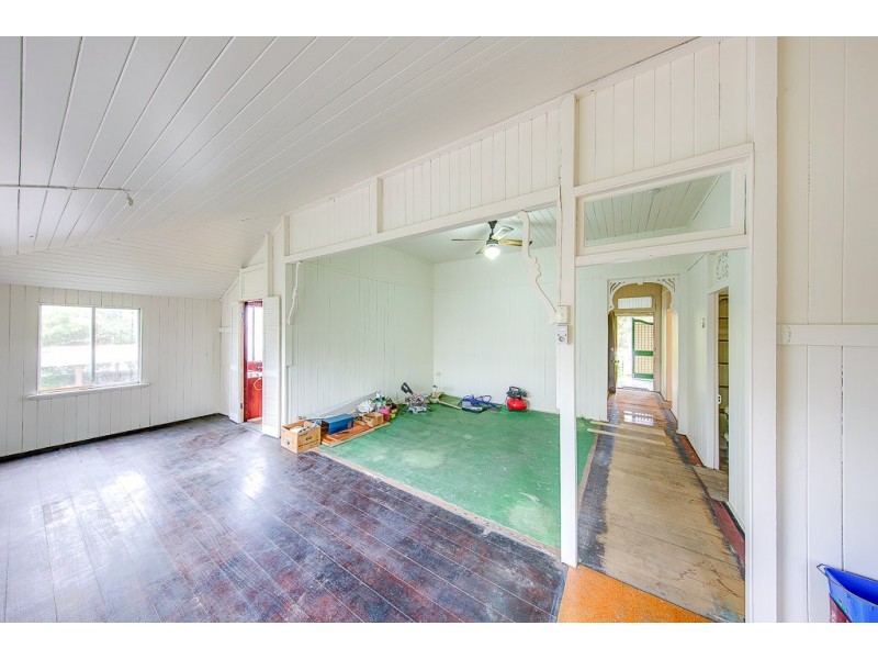 77 Baskerville Street, Brighton QLD 4017