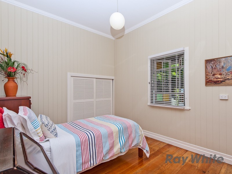 33 Paul Street, Sandgate QLD 4017