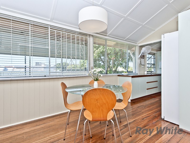 33 Paul Street, Sandgate QLD 4017