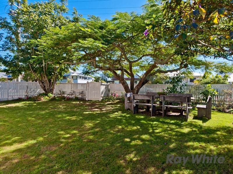 33 Paul Street, Sandgate QLD 4017