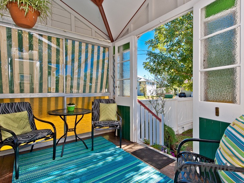 33 Paul Street, Sandgate QLD 4017