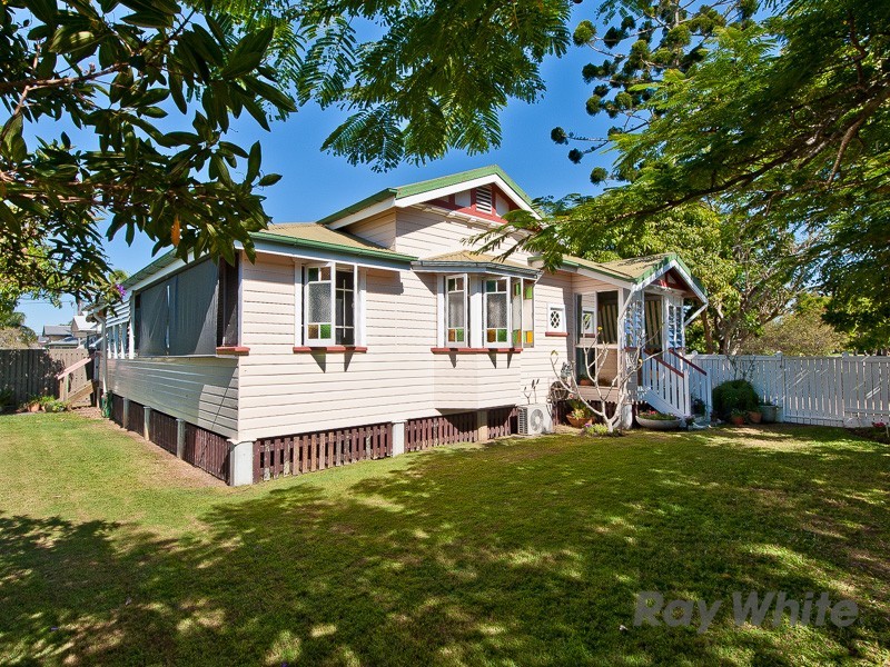 33 Paul Street, Sandgate QLD 4017