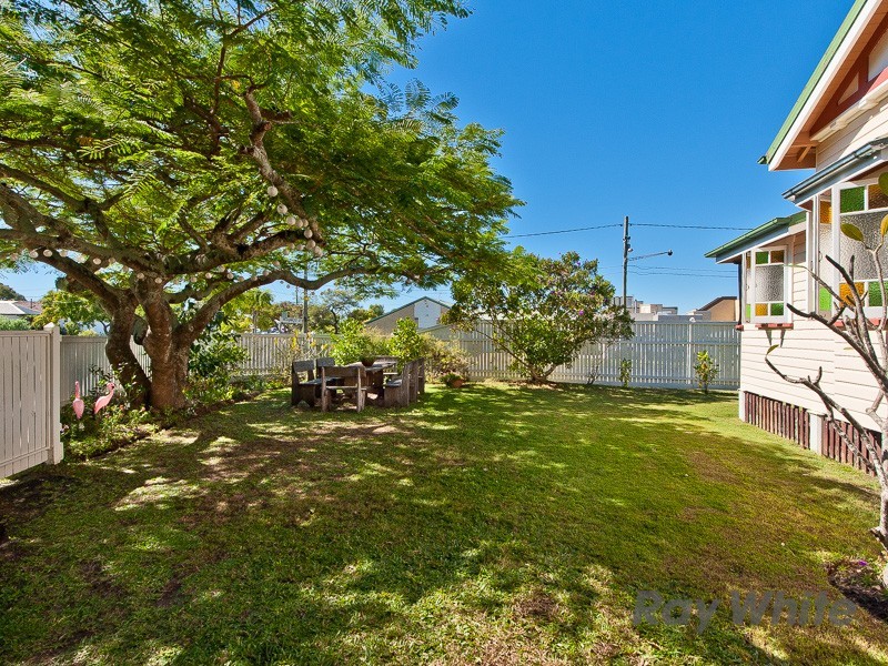 33 Paul Street, Sandgate QLD 4017