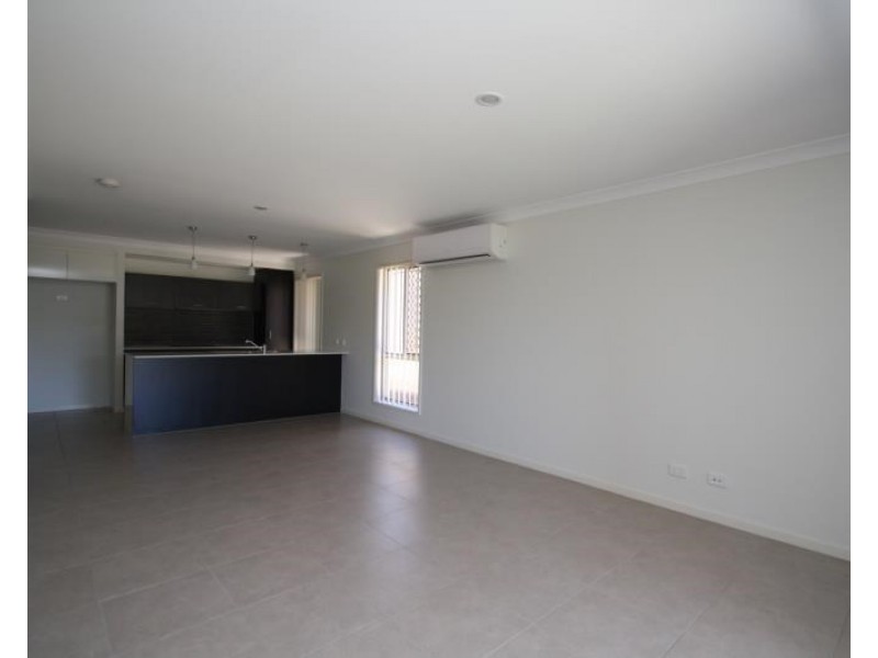 27 Dickson Crescent, North Lakes QLD 4509