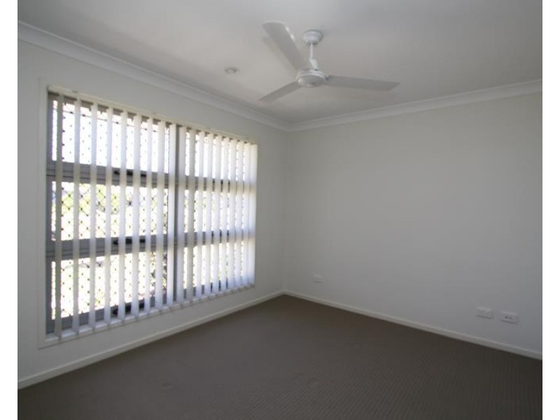 27 Dickson Crescent, North Lakes QLD 4509