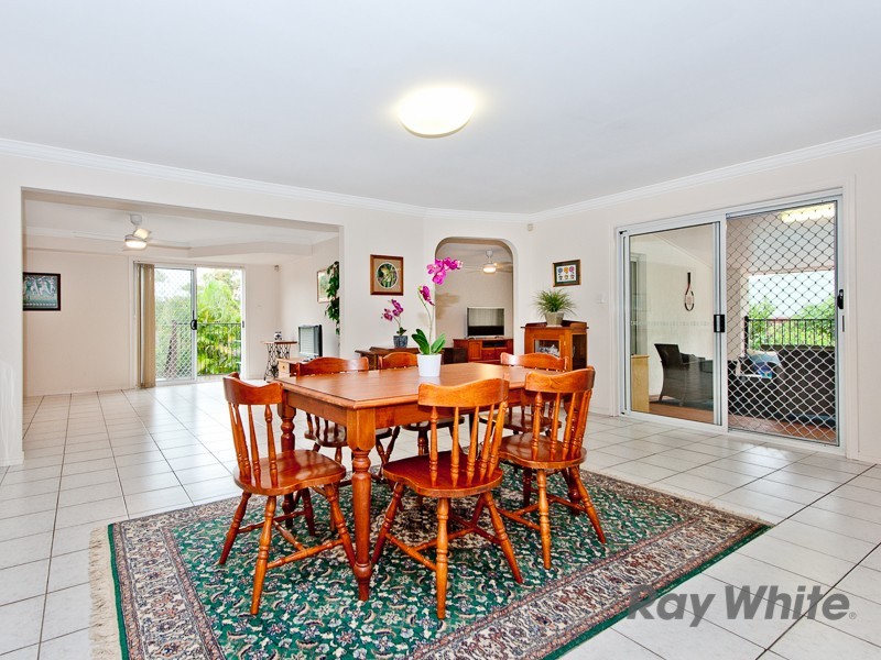 28 Knightsbridge Place, Bridgeman Downs QLD 4035