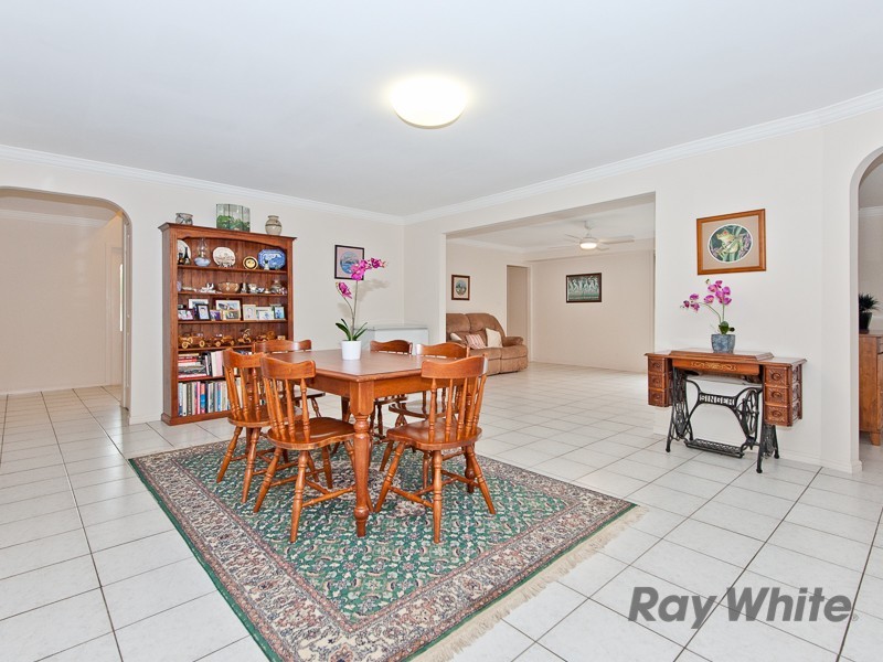 28 Knightsbridge Place, Bridgeman Downs QLD 4035